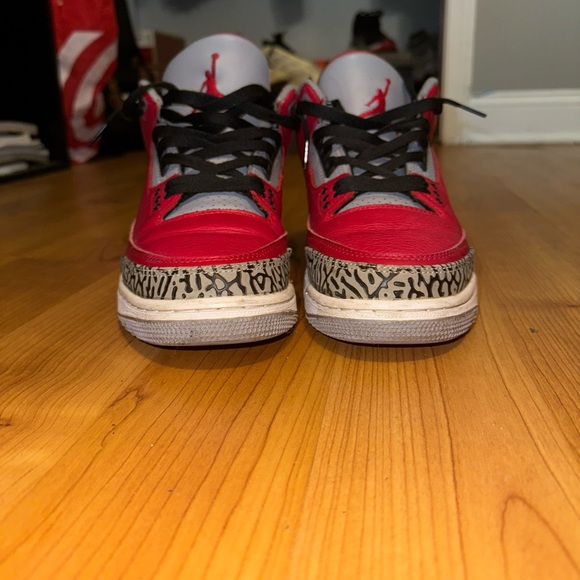 Jordan Red Cement 3 - Picture 3 of 6